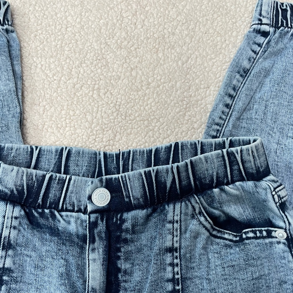 Acid wash jeans